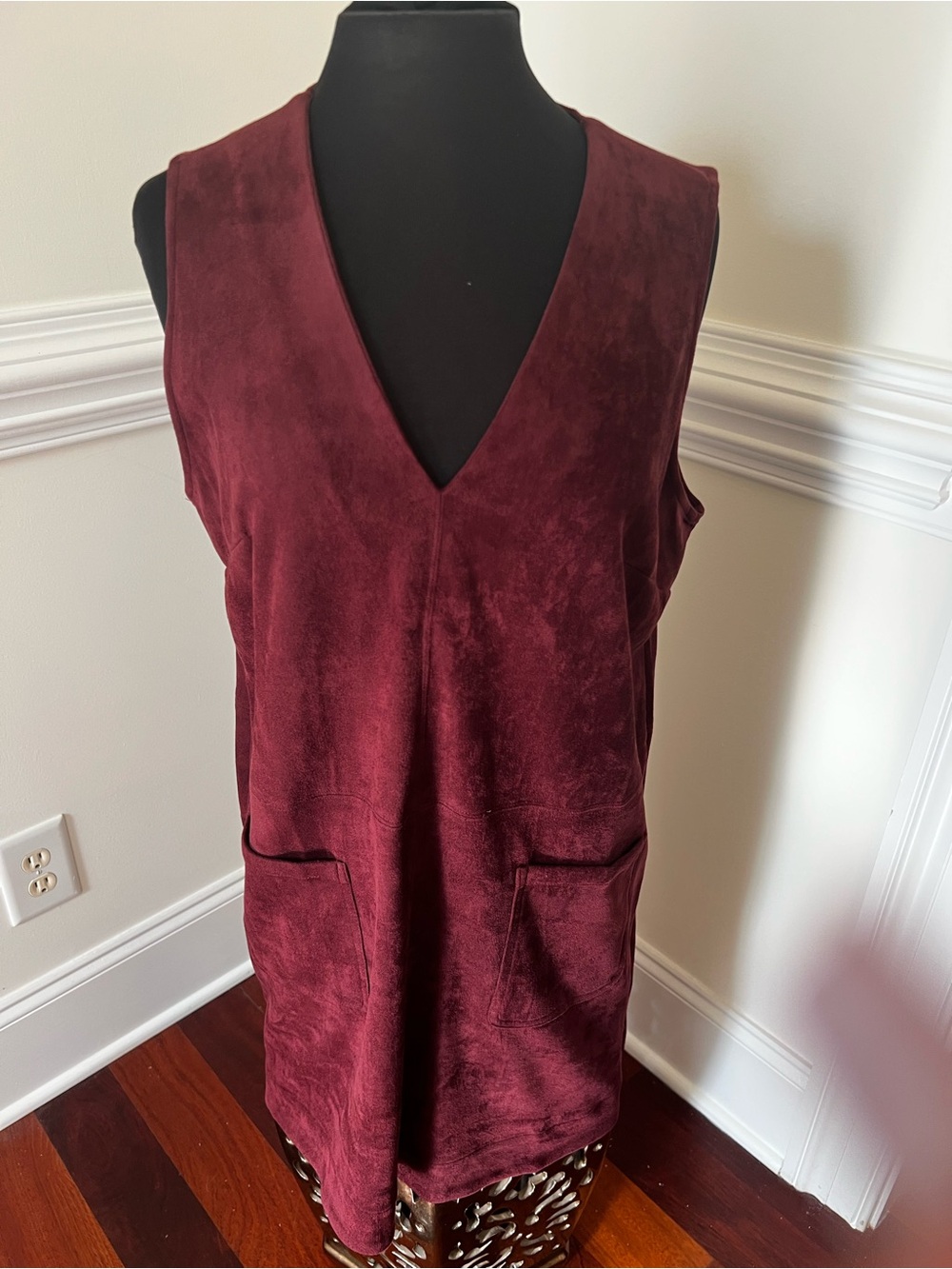 Mud Pie Burgundy V-Neck Sleeveless Dress with Front Pockets Faux Seude